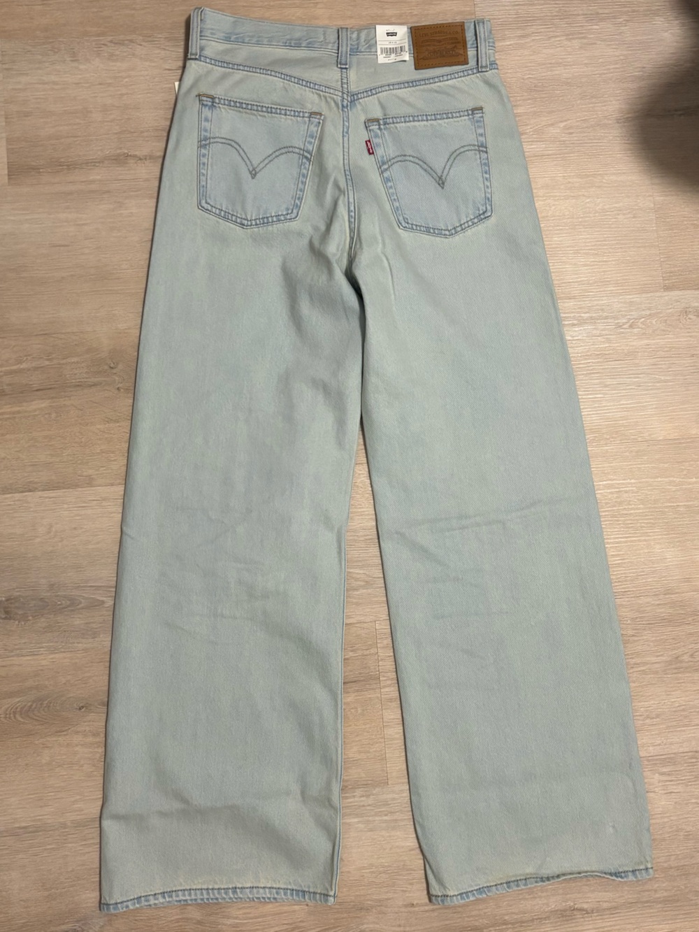 NWT Levi’s Ribcage Wide-Leg Jeans in De Oro Light Wash - Picture 5 of 11